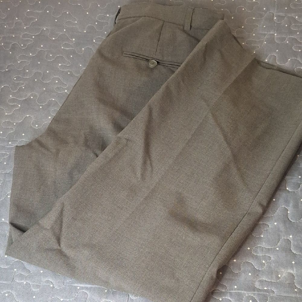 Investments Gray Trousers size 10 short